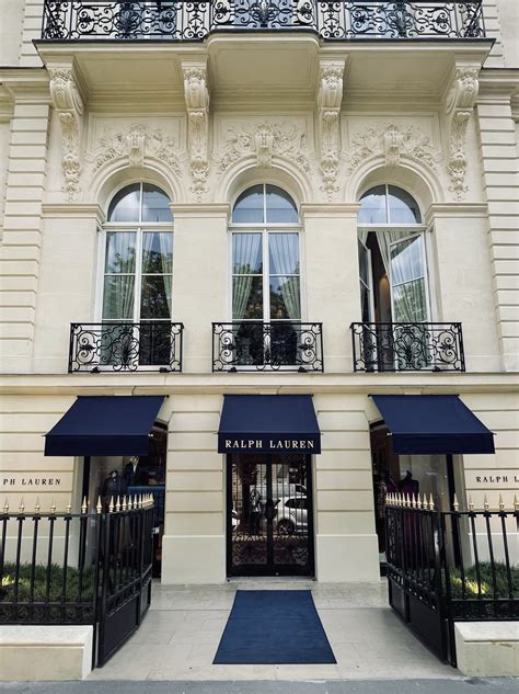 Ralph Lauren Avenue Montaigne .